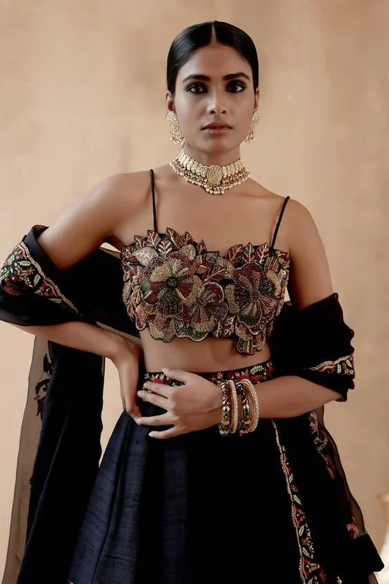 Sleeveless blouse with cutwork Design
